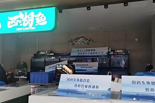 山东男篮举办球迷开放日活动 三外援齐聚&陶汉林背打球迷